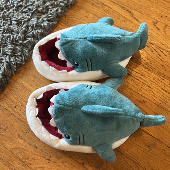 Toddler Unisex Cat & Jack Bruce Shark Loafer Slippers Blue NWOT size 7/8 - Picture 2 of 5